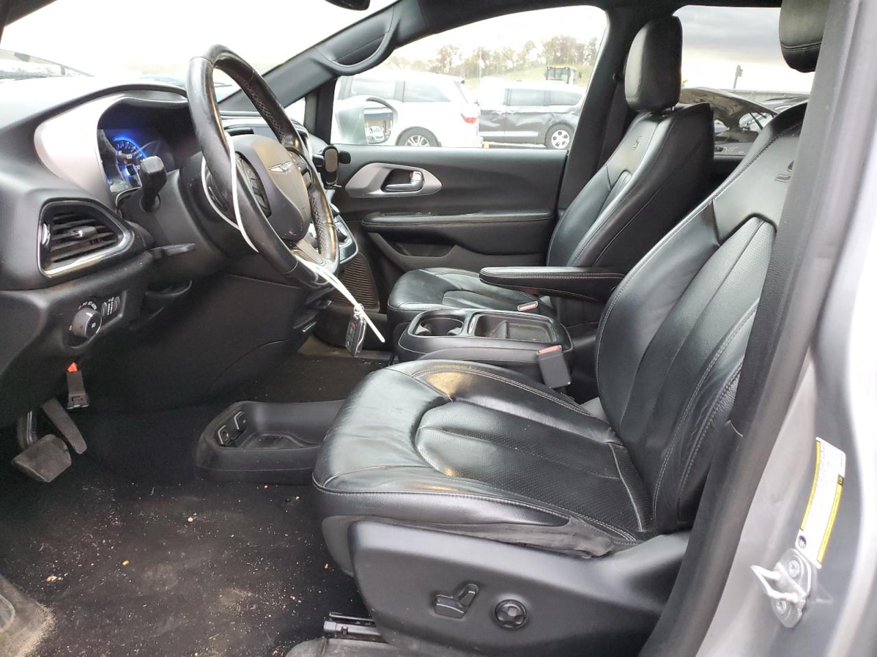 Chrysler Pacifica Touring L Image 11