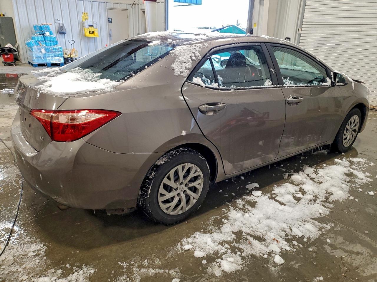 Toyota Corolla L Image 9