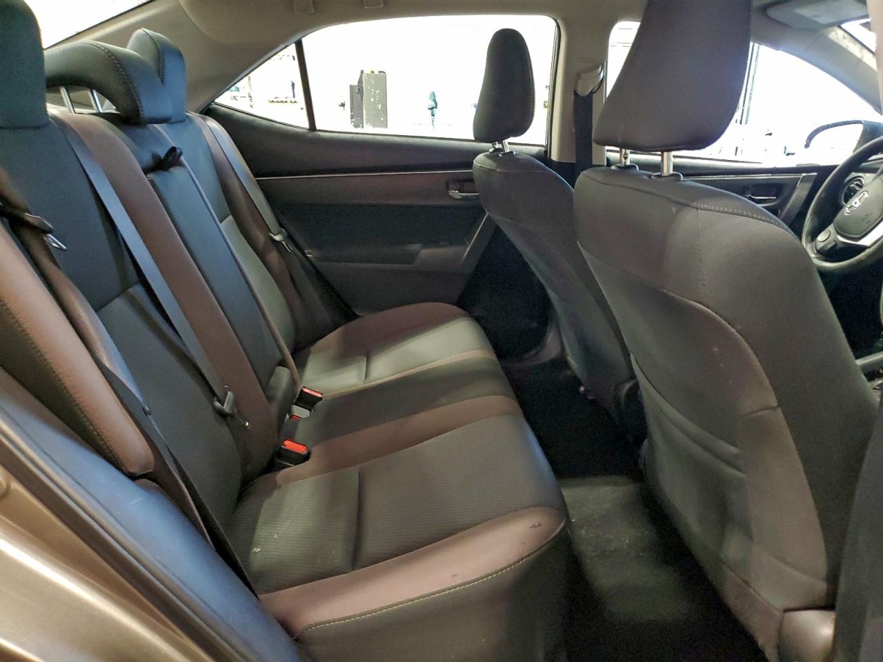 Toyota Corolla L Image 10