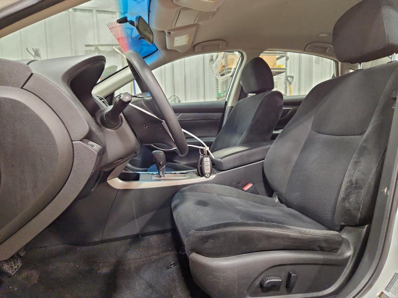 Nissan Altima 2.5 Image 3