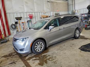  Salvage Chrysler Pacifica