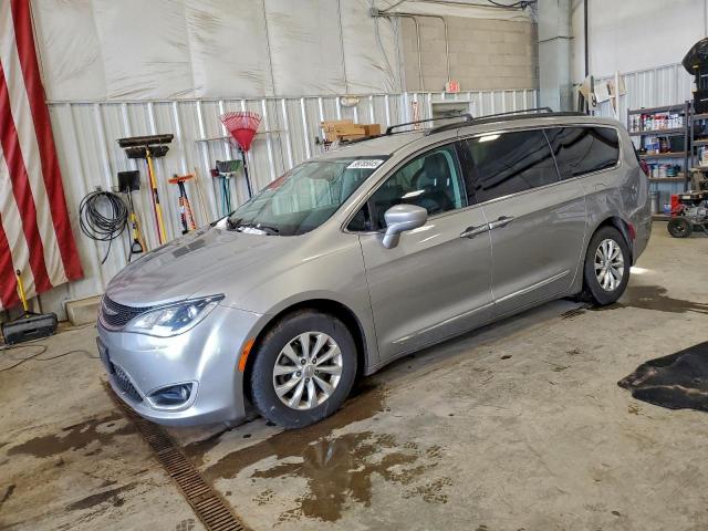 Salvage Chrysler Pacifica