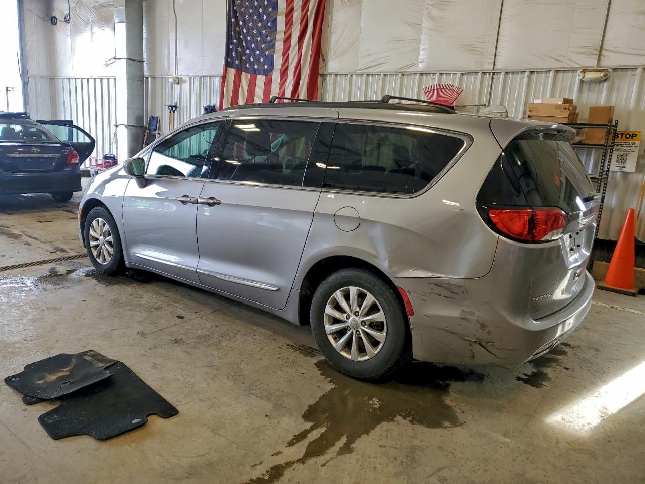 Chrysler Pacifica Touring L Image 10