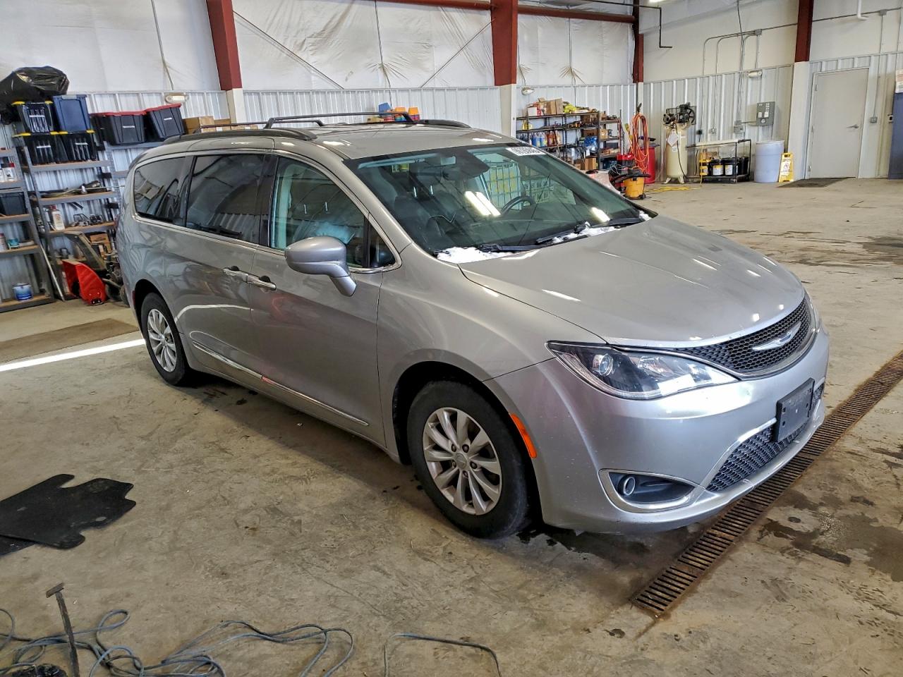 Chrysler Pacifica Touring L Image 8