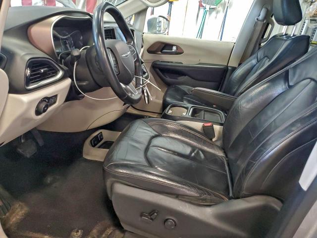 Chrysler Pacifica Touring L Image 5