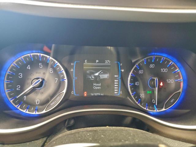 Chrysler Pacifica Touring L Image 2