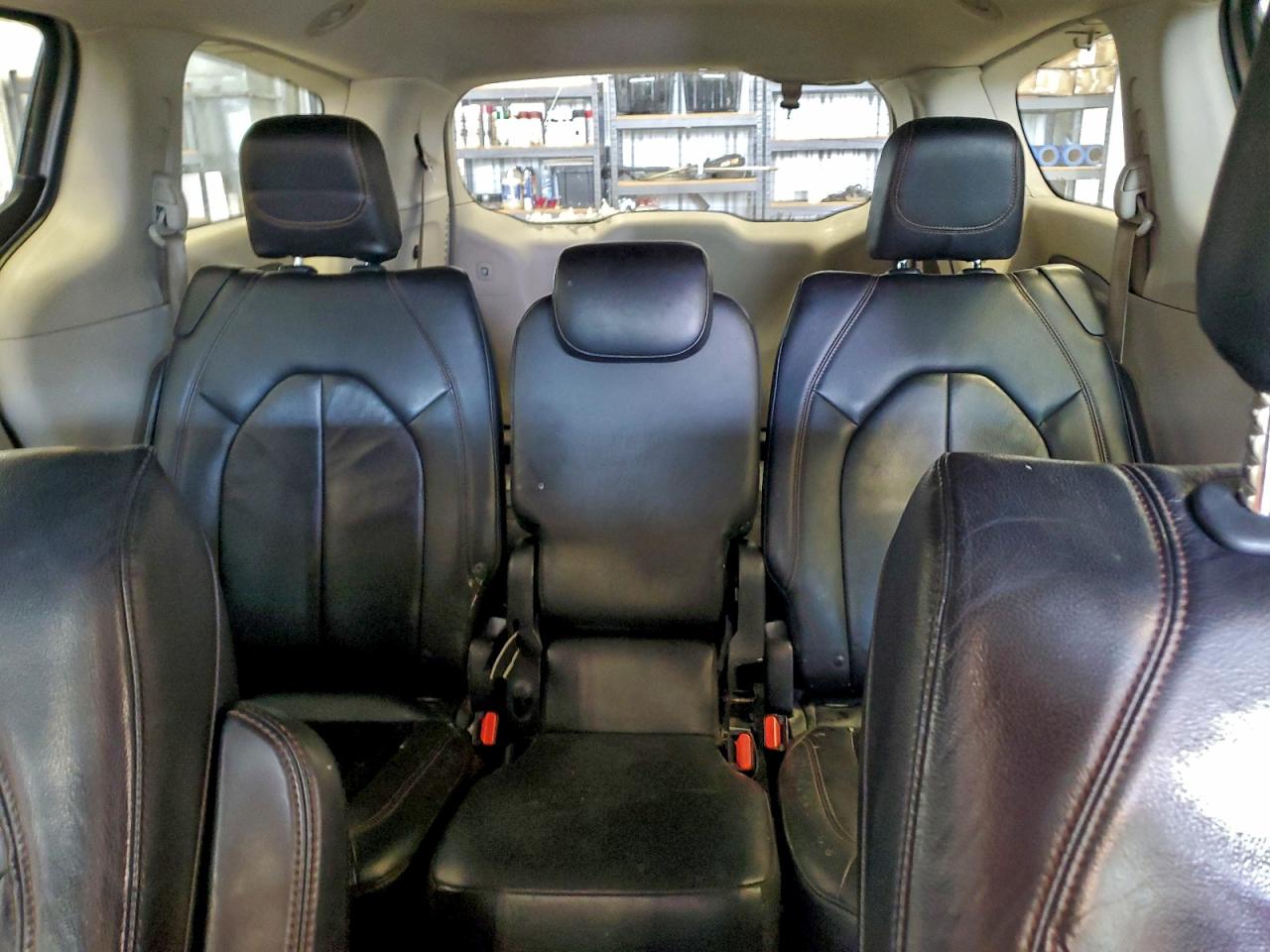 Chrysler Pacifica Touring L Image 7