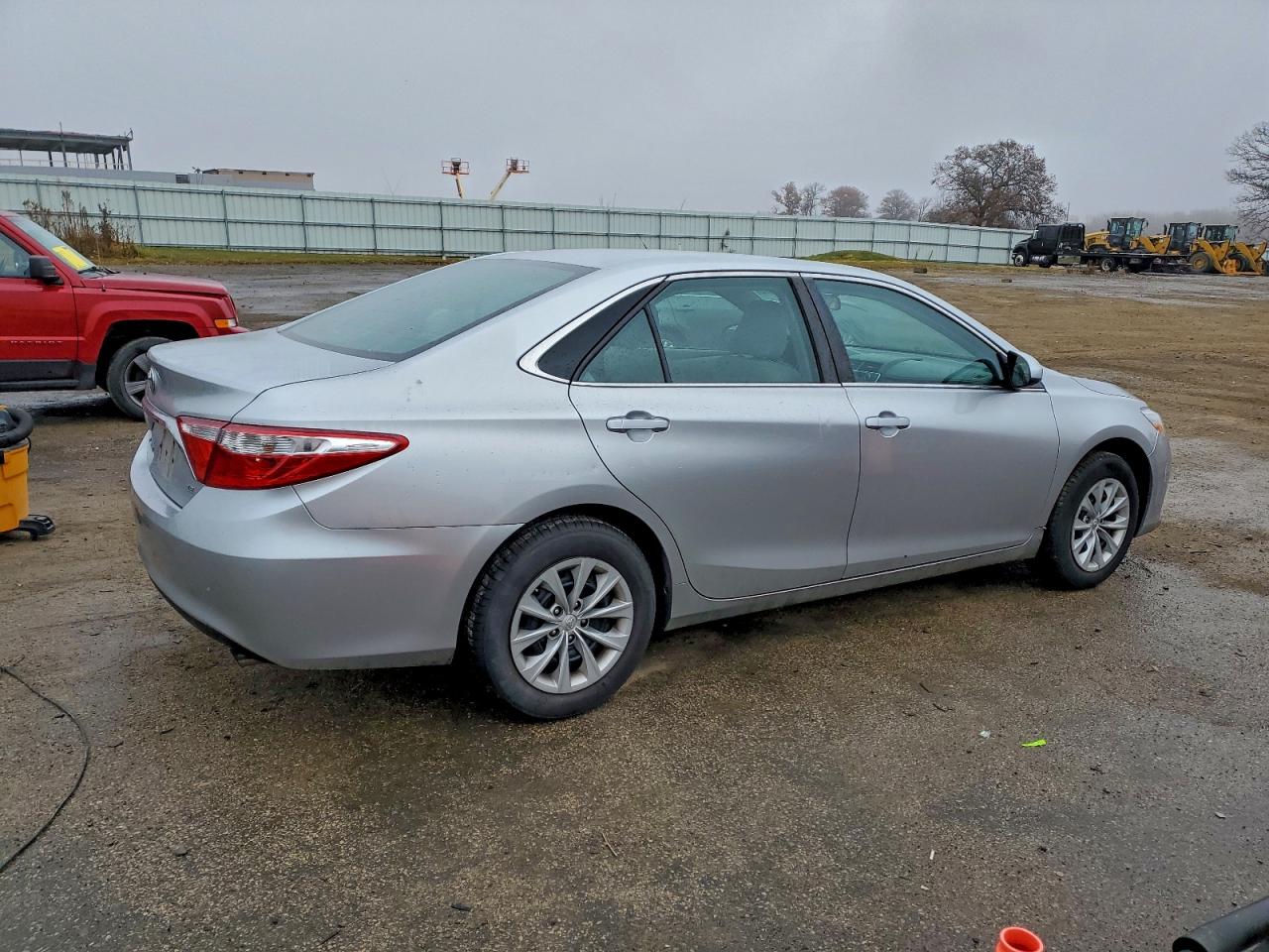 Toyota Camry Le Image 3