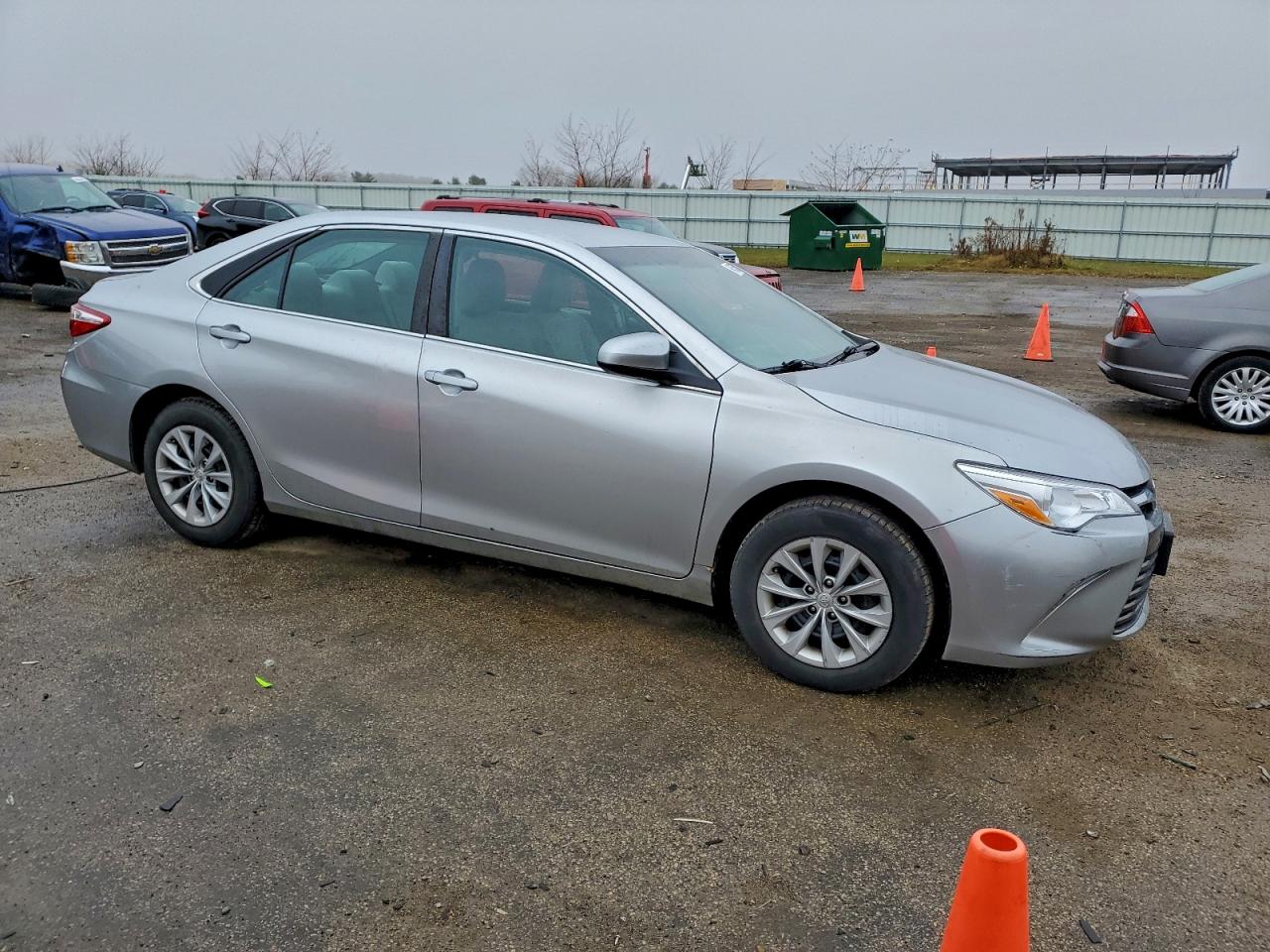 Toyota Camry Le Image 12