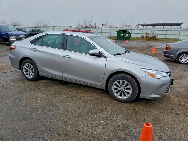 Toyota Camry Le Image 12