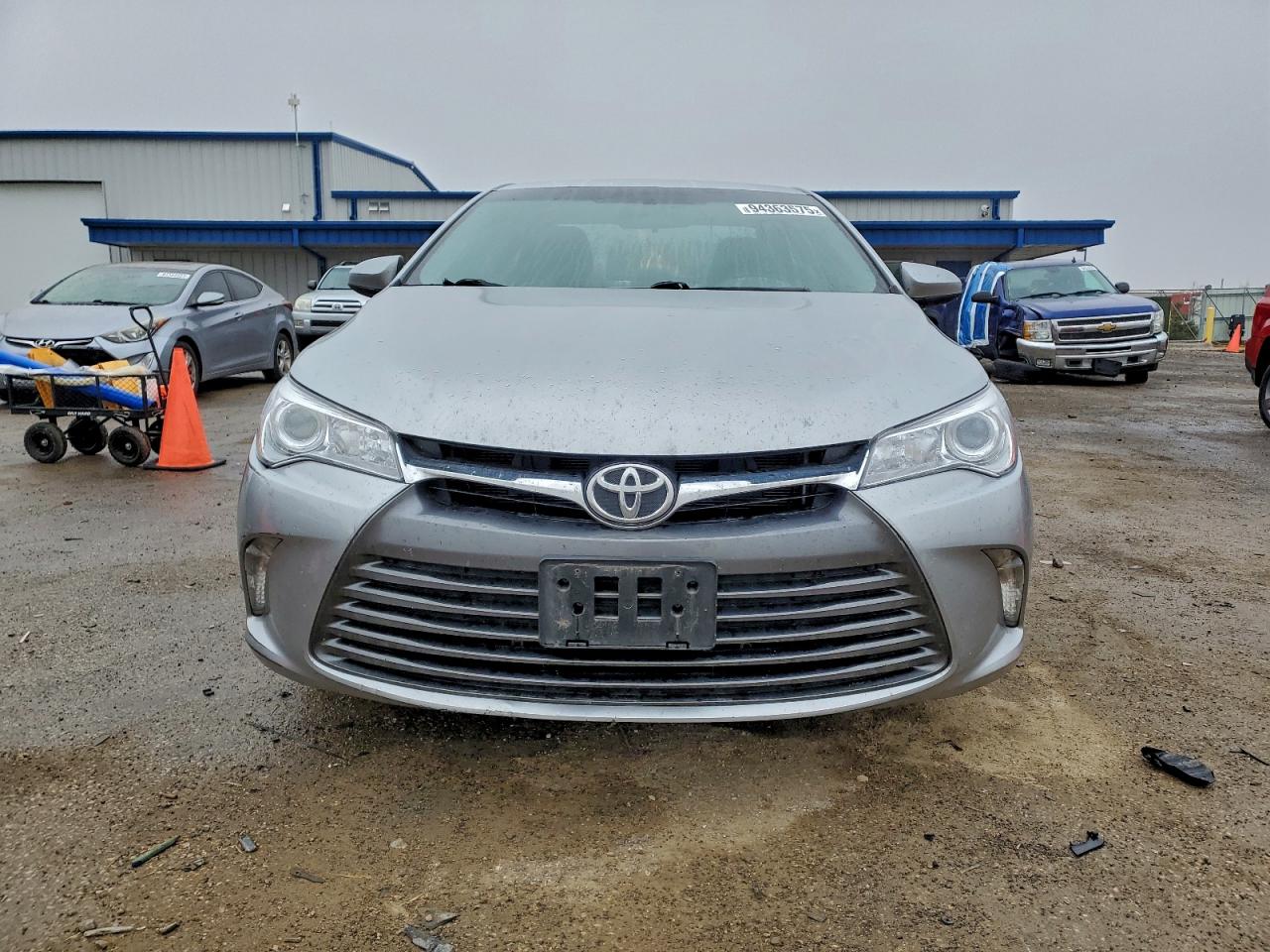 Toyota Camry Le Image 9