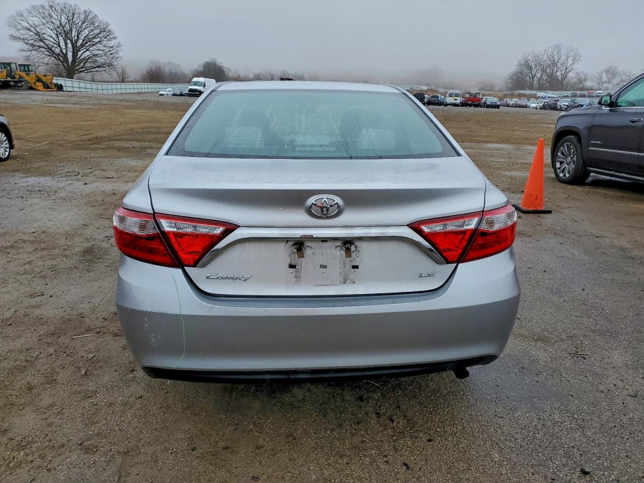 Toyota Camry Le Image 2