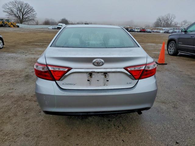 Toyota Camry Le Image 2