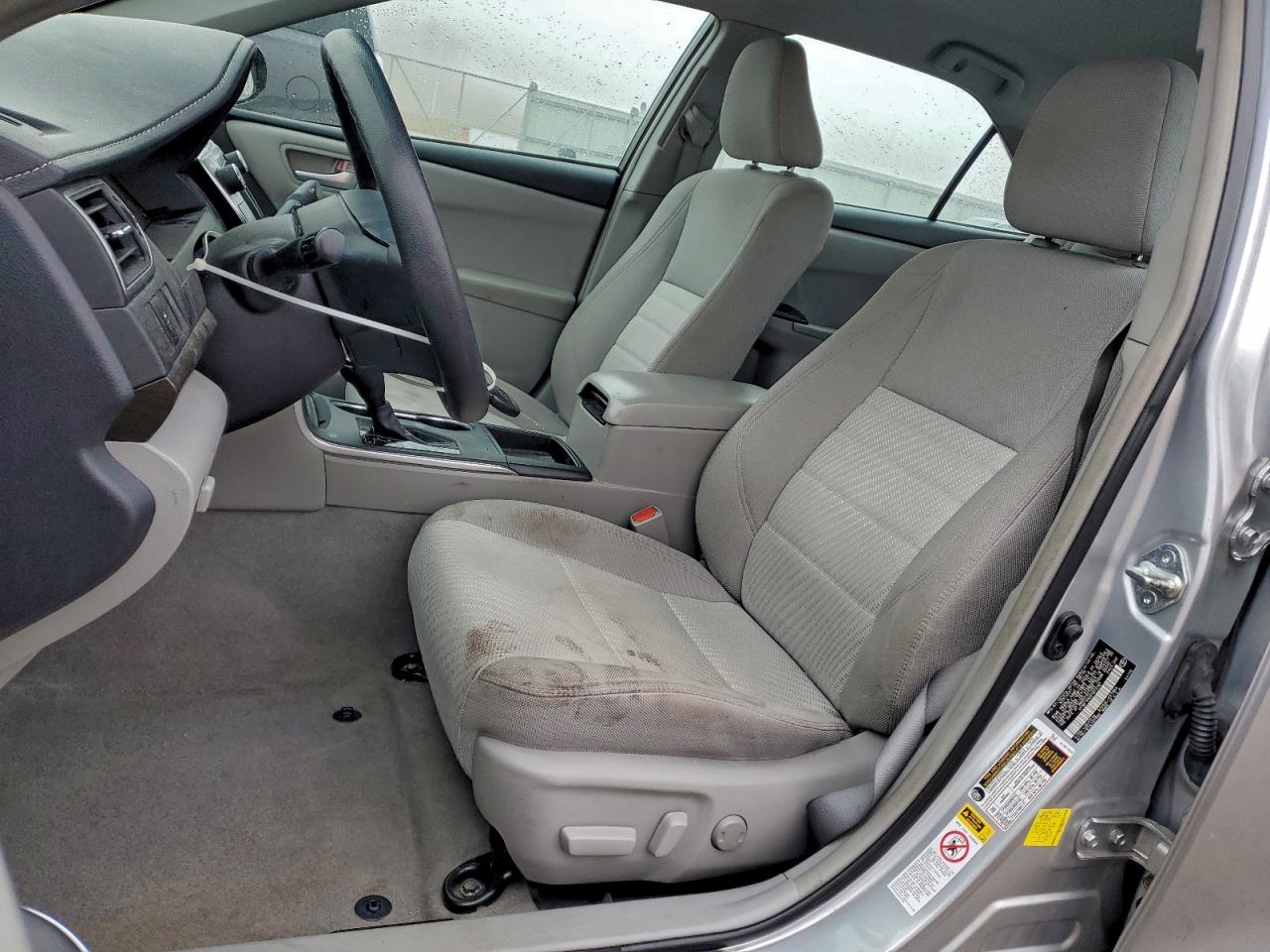 Toyota Camry Le Image 6