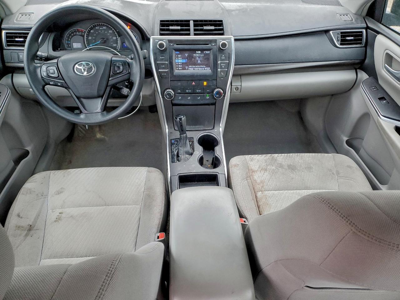 Toyota Camry Le Image 11