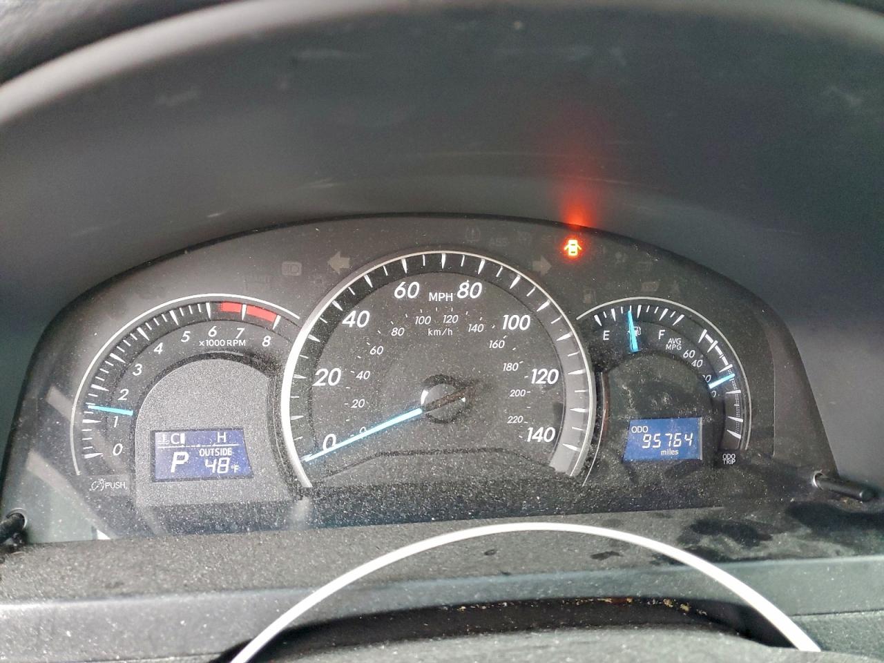 Toyota Camry Le Image 10