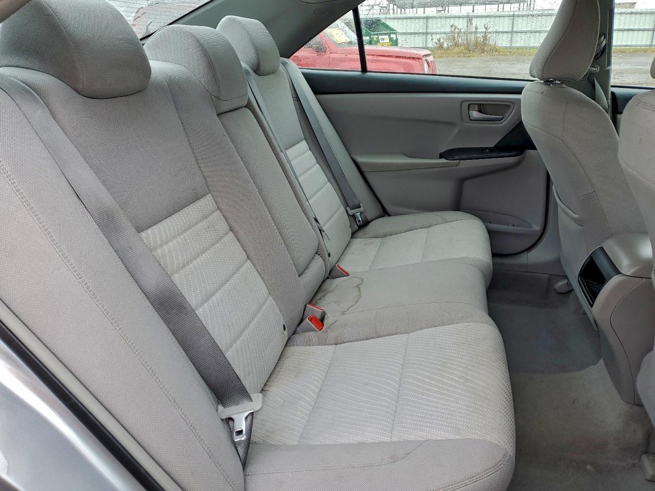 Toyota Camry Le Image 8