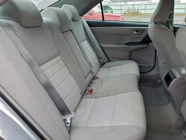 Toyota Camry Le Image 8