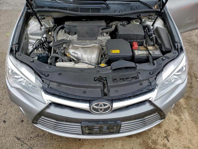 Toyota Camry Le Image 4
