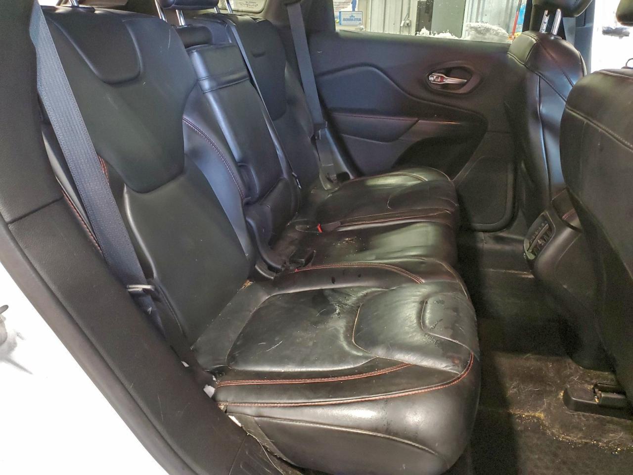 Jeep Cherokee Trailhawk Image 10