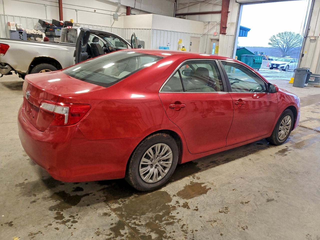 Toyota Camry Base Image 8