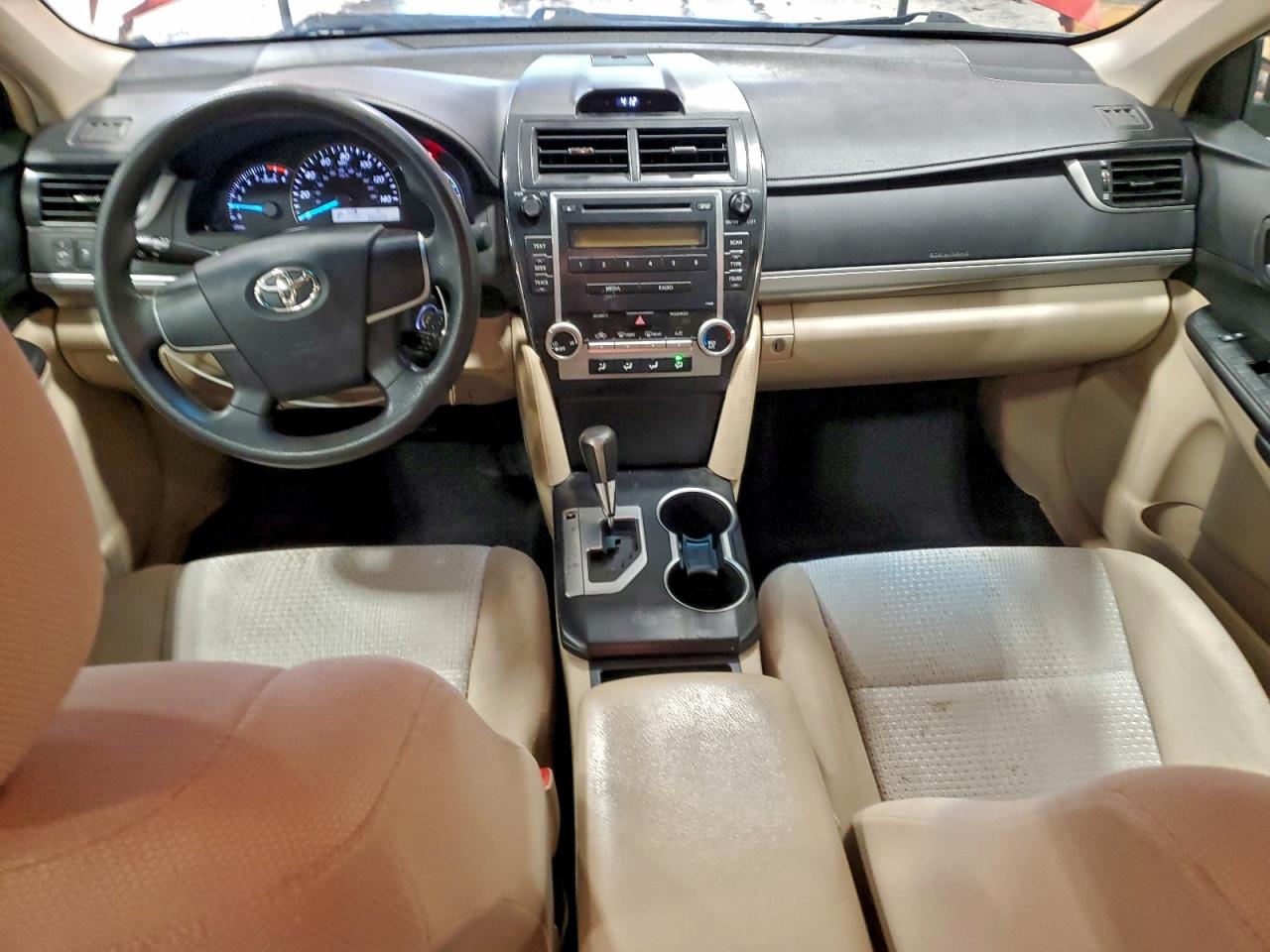 Toyota Camry Base Image 2