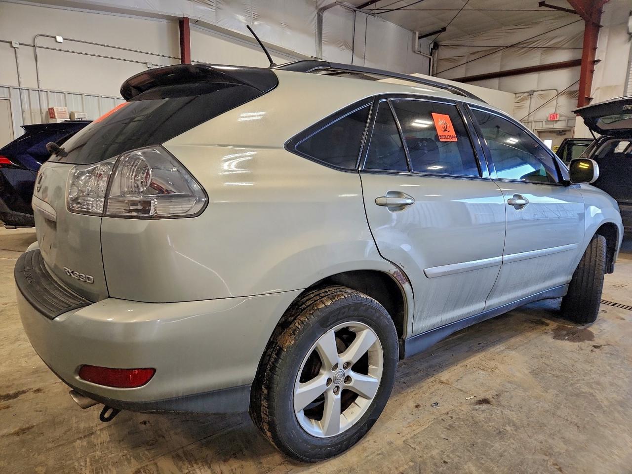 Lexus RX 330 Image 2