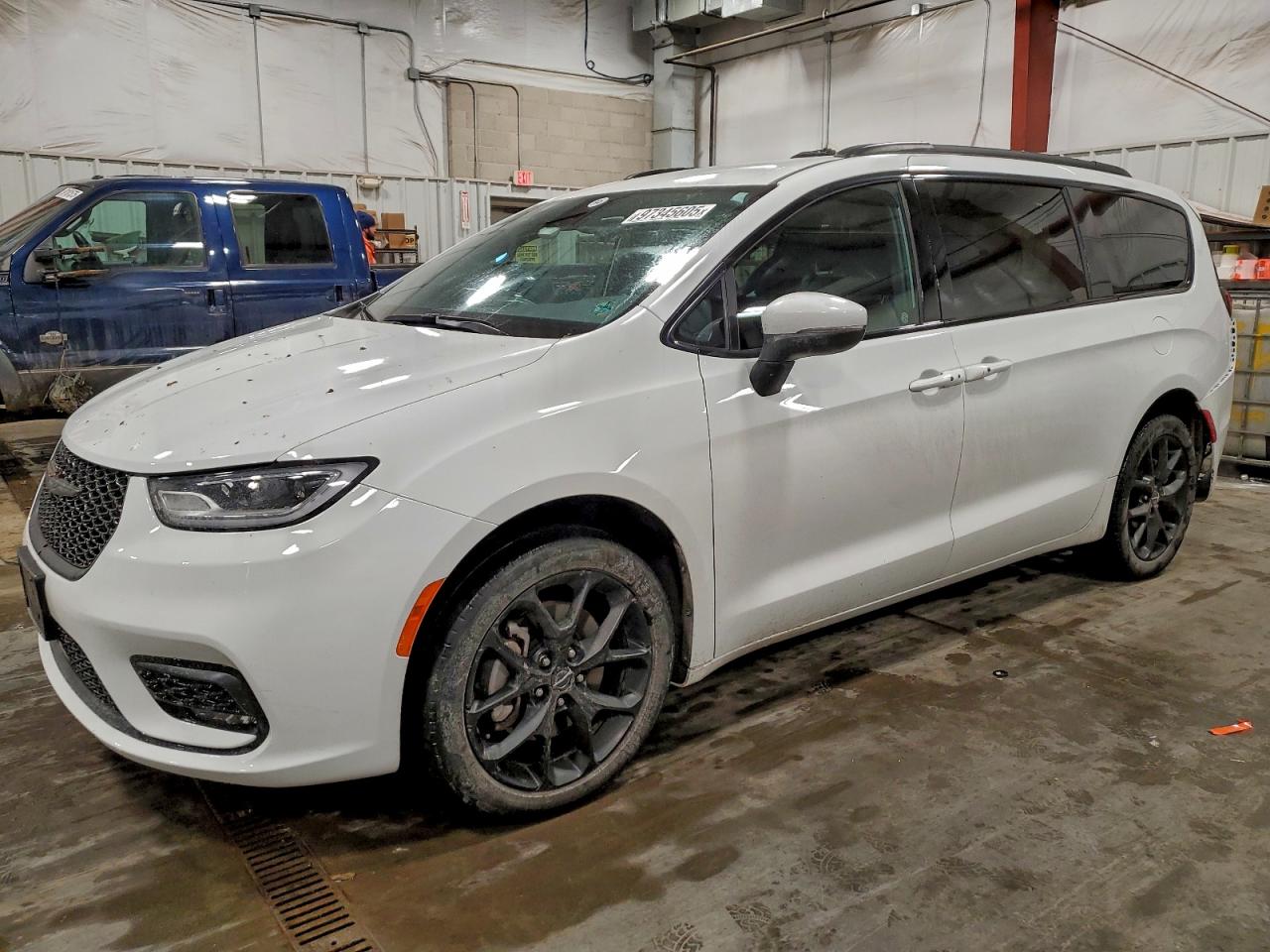 Chrysler Pacifica Touring L Image 1