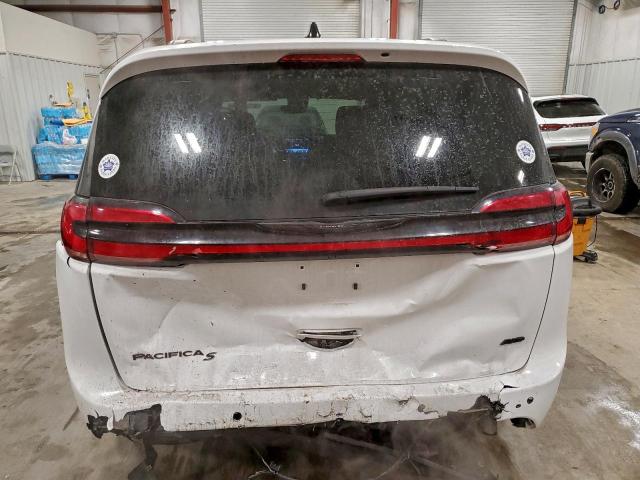 Chrysler Pacifica Touring L Image 2