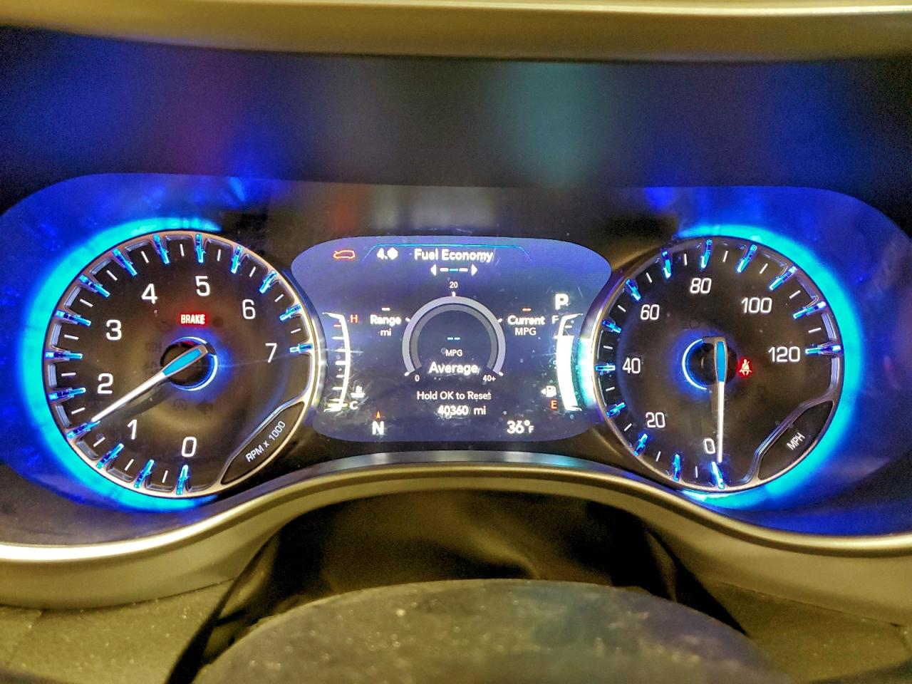 Chrysler Pacifica Touring L Image 7