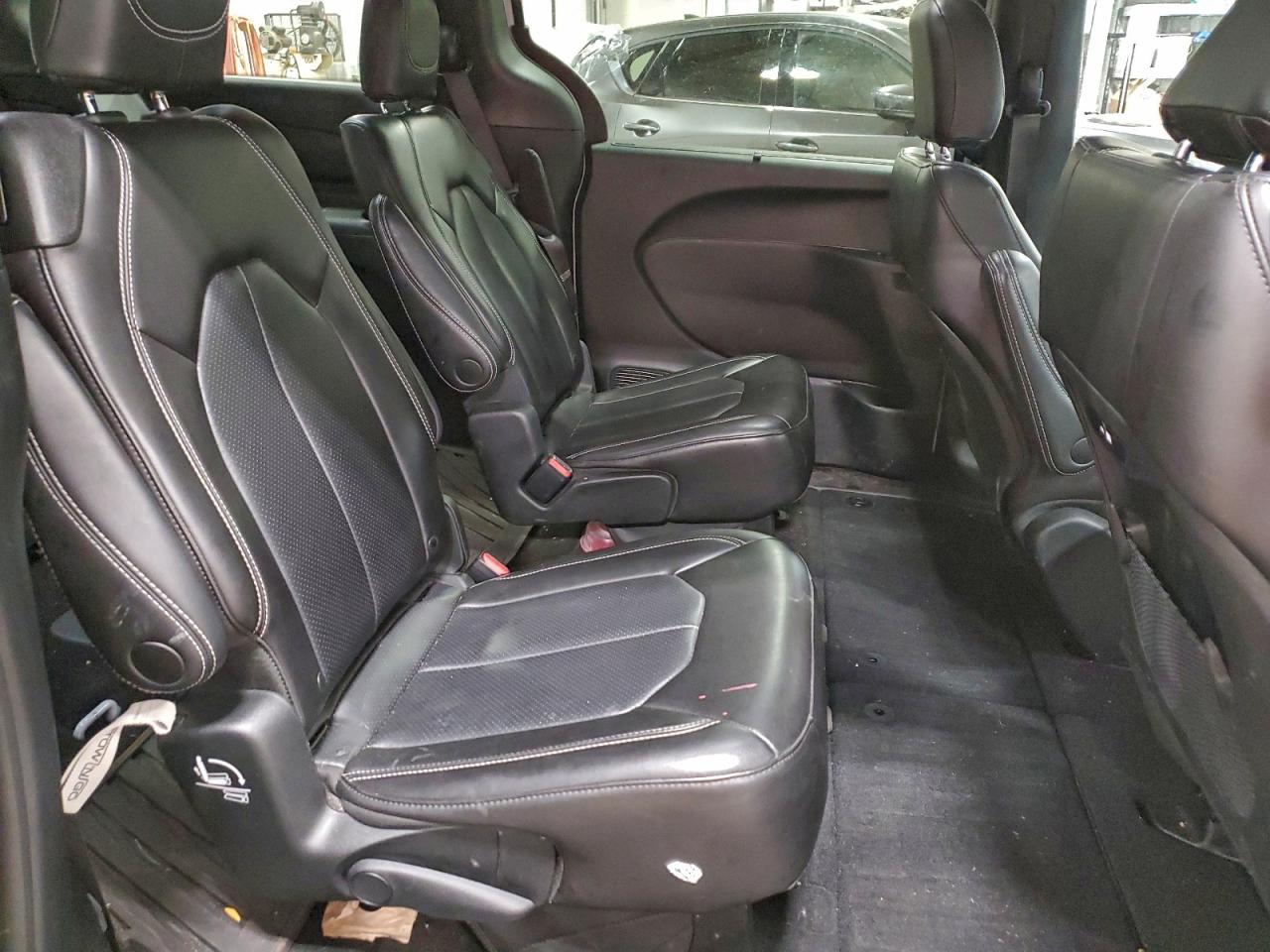 Chrysler Pacifica Touring L Image 13